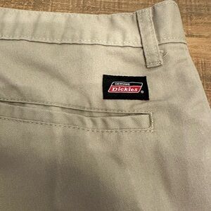Dickies Men's Relaxed Fit Flat Front Work Shorts with multi-use pocket 42” waist